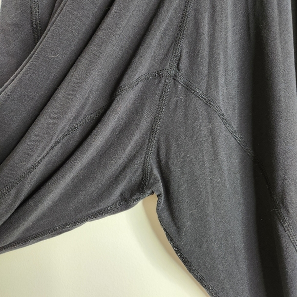 Lululemon Black "Free Mind" Low Rise Wide Leg Crop Athletic Pants Size 8 - Picture 8 of 14